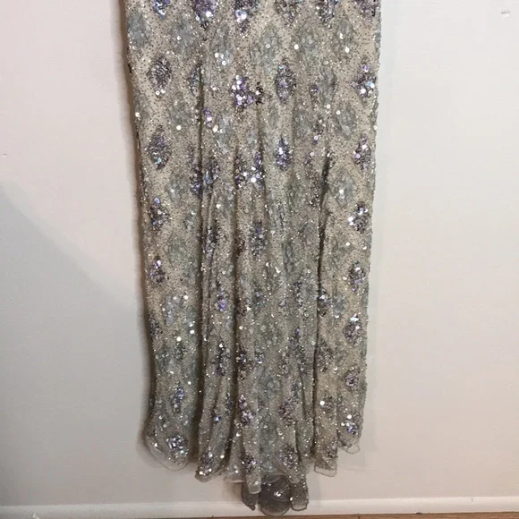 MacDuggal Lattice Sequin Long-Sleeve Gown nude sparkles size 4 - Picture 7 of 14